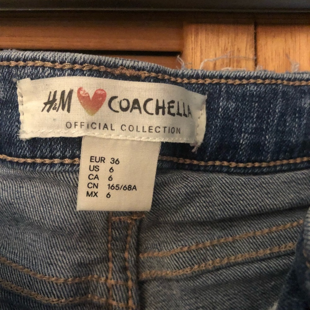Coachella Jeans - Picture 5 of 6